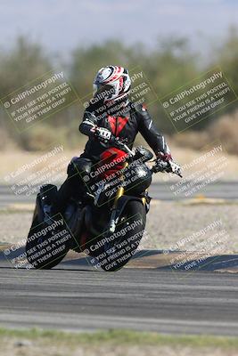 media/Oct-13-2025-Moto Forza (Mon) [[a66d839500]]/3-B Group/Session 3 Turn 2/